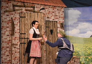 Szenen aus dem Theaterstück Bauernlist für Biomist, von Bühnenautor Klaus Ziegler