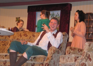 Szenen aus dem Theaterstück „Die verlockende Erbschaft“, von Bühnenautor Klaus Ziegler